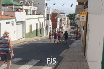 Unas 5.000 personas se remojan en la primera Traída del Agua tras la pandemia/Francisco Javier Santana y TA.